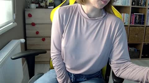 Snapshot of erotic_vibe chatting on February 2025 04:34:02 PM Melissa online show from February 2025 04:34:02 PM