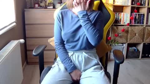 Snapshot of erotic_vibe chatting on February 2025 02:44:02 PM Melissa online show from February 2025 02:44:02 PM
