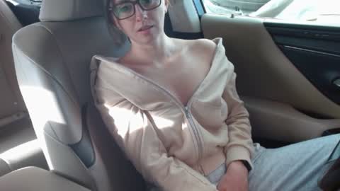 Snapshot of erotic_vibe chatting on March 2025 12:37:01 PM Melissa online show from March 2025 12:37:01 PM