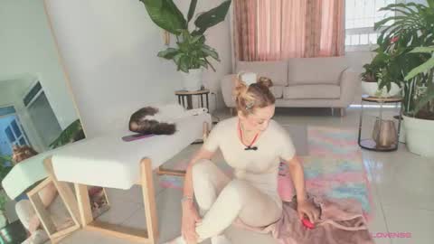 TINY  online show from September 2025 06:19:01 PM