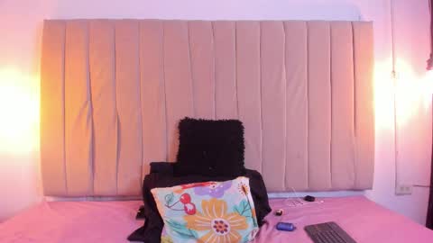 Snapshot of escar_let chatting on February 2026 04:17:01 AM Scarlett online show from February 2026 04:17:01 AM