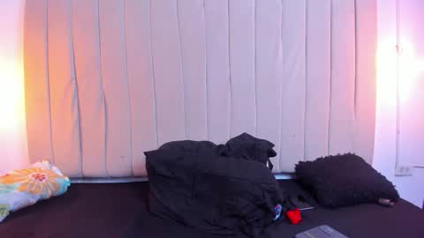 Snapshot of escar_let chatting on February 2026 04:08:02 AM Scarlett online show from February 2026 04:08:02 AM