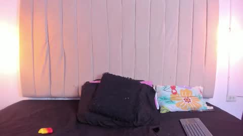 Snapshot of escar_let chatting on February 2026 03:51:02 AM Scarlett online show from February 2026 03:51:02 AM