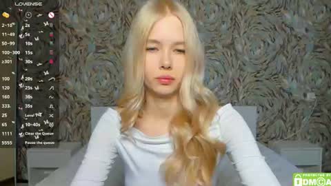 Snapshot of eshcka chatting on June 2026 05:08:01 AM Megan and Brad online show from June 2026 05:08:01 AM