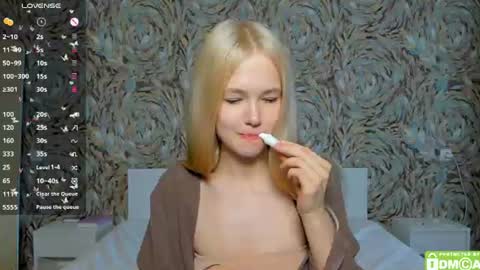 Snapshot of eshcka chatting on July 2026 07:23:02 AM Megan and Brad online show from July 2026 07:23:02 AM