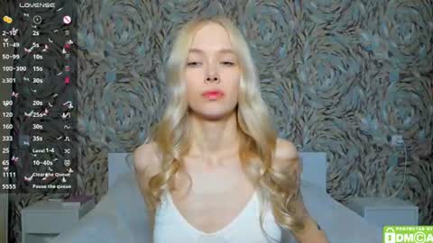 Snapshot of eshcka chatting on July 2026 05:00:02 AM Megan and Brad online show from July 2026 05:00:02 AM