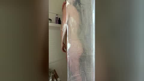 esimaralda online show from April 2026 02:21:01 PM