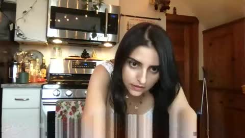 esimaralda online show from April 2026 07:26:01 PM