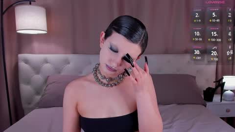 esme_fox online show from May 2026 06:27:02 PM