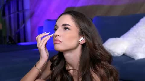 Snapshot of esmeainsley chatting on September 2025 11:42:02 PM Raluca  online show from September 2025 11:42:02 PM