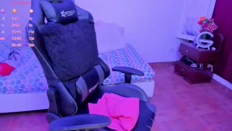 esme online show from September 2025 11:22:02 AM