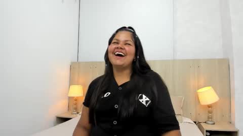 Esmeralda online show from November 2025 07:13:01 PM