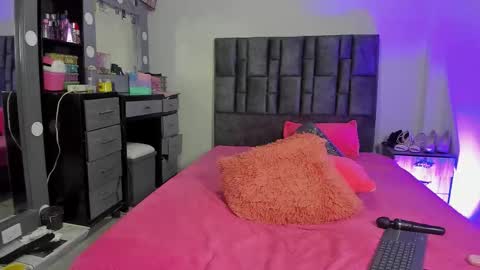 Perla online show from December 2025 08:21:02 AM