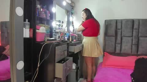 Snapshot of esmeraldaa_sc chatting on May 2026 09:22:01 PM Perla online show from May 2026 09:22:01 PM