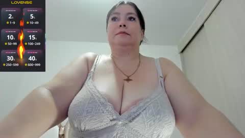 Esmeralda online show from July 2026 09:29:01 PM
