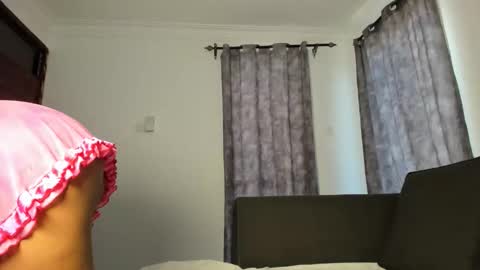 Snapshot of esmeray_ chatting on April 2026 11:37:01 AM Esme online show from April 2026 11:37:01 AM