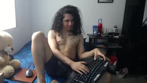 Snapshot of esnaider_man chatting on April 2026 06:58:01 PM Esnider online show from April 2026 06:58:01 PM