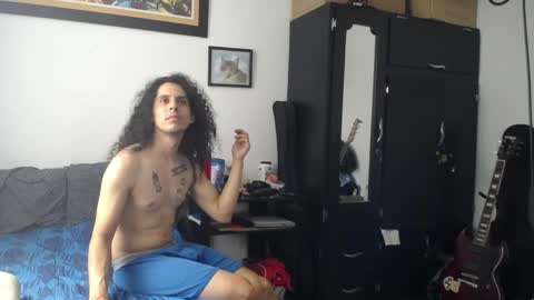 Snapshot of esnaider_man chatting on May 2026 05:21:02 PM Esnider online show from May 2026 05:21:02 PM