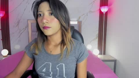 Snapshot of esperanzamora chatting on April 2026 01:08:02 PM esperanzamora online show from April 2026 01:08:02 PM