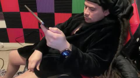 Snapshot of essaywoke chatting on January 2026 12:59:02 AM EssayWoke online show from January 2026 12:59:02 AM