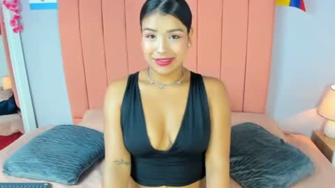Snapshot of essence_skin chatting on July 2026 03:02:01 AM essence_skin online show from July 2026 03:02:01 AM