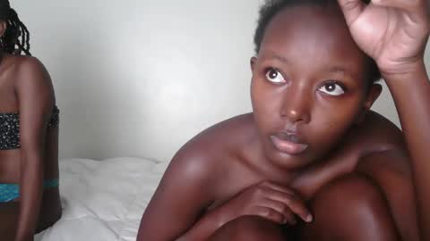 Snapshot of essypetite chatting on November 2025 10:20:02 PM essypetite online show from November 2025 10:20:02 PM