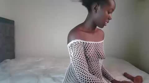 Snapshot of essypetite chatting on November 2025 10:37:01 AM essypetite online show from November 2025 10:37:01 AM