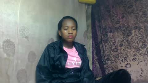 Snapshot of estancelee chatting on June 2026 12:35:01 AM estancelee online show from June 2026 12:35:01 AM