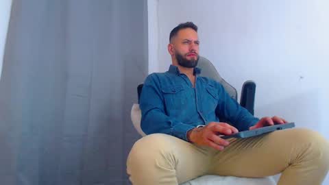 Snapshot of esteban7984068 chatting on December 2024 12:18:01 AM esteban online show from December 2024 12:18:01 AM