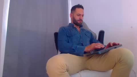 Snapshot of esteban7984068 chatting on December 2024 05:51:01 PM esteban online show from December 2024 05:51:01 PM