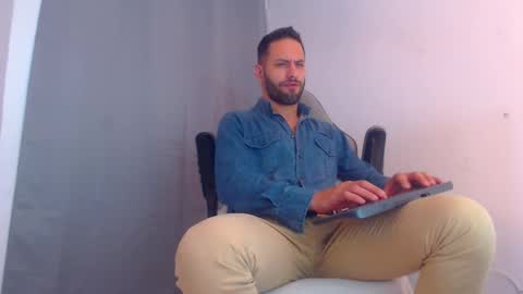 Snapshot of esteban7984068 chatting on January 2025 10:55:01 PM esteban online show from January 2025 10:55:01 PM