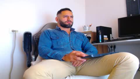 Snapshot of esteban7984068 chatting on December 2025 03:08:02 PM esteban online show from December 2025 03:08:02 PM