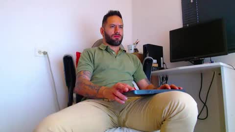 Snapshot of esteban7984068 chatting on January 2026 03:36:02 PM esteban online show from January 2026 03:36:02 PM