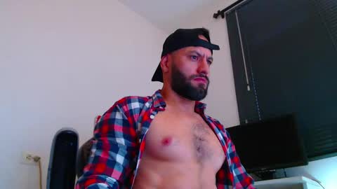 Snapshot of esteban7984068 chatting on January 2026 04:00:01 PM esteban online show from January 2026 04:00:01 PM