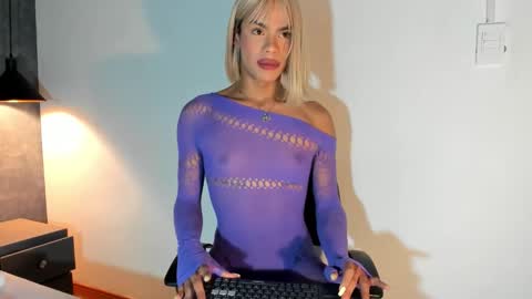 Snapshot of esteban_cor chatting on October 2025 09:37:02 PM Salome online show from October 2025 09:37:02 PM
