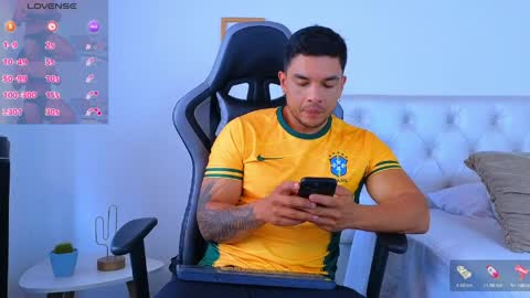 Snapshot of esteban_de_louise chatting on March 2026 03:24:01 PM ESTEBAN online show from March 2026 03:24:01 PM