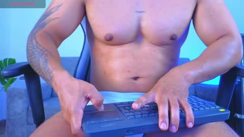 Snapshot of esteban_de_louise chatting on April 2026 02:16:02 AM ESTEBAN online show from April 2026 02:16:02 AM