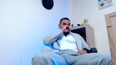 Esteban Fernandez online show from February 2026 03:43:01 AM