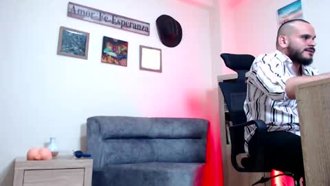 Esteban Fernandez online show from April 2026 04:40:01 AM