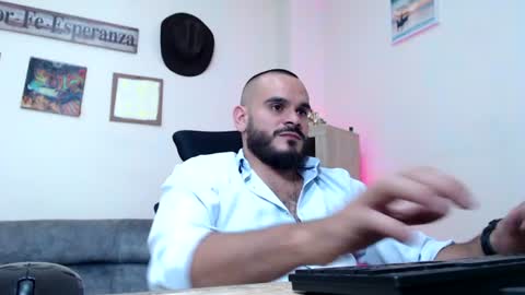 Snapshot of esteban_fer chatting on June 2026 09:19:01 PM Esteban Fernandez online show from June 2026 09:19:01 PM