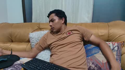 Esteban online show from October 2025 05:33:01 AM