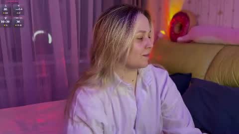 Snapshot of estella_elwood chatting on June 2026 05:30:02 PM Estella online show from June 2026 05:30:02 PM