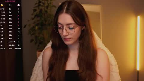 Ester online show from November 2025 04:00:01 AM