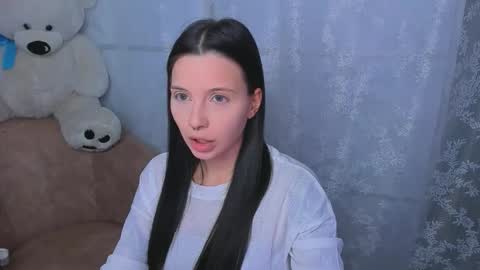 Ester online show from November 2025 09:48:01 PM