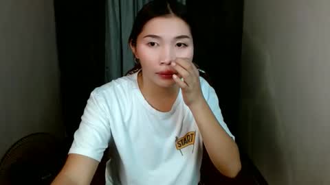 Snapshot of estherlust chatting on April 2026 07:18:01 PM IRIS online show from April 2026 07:18:01 PM