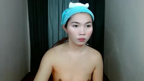 Snapshot of estherlust chatting on April 2026 10:35:02 AM IRIS online show from April 2026 10:35:02 AM