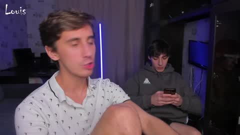 Snapshot of esthetics_boys chatting on December 2024 03:45:02 AM LOUIS online show from December 2024 03:45:02 AM