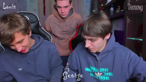 Snapshot of esthetics_boys chatting on January 2025 07:29:02 PM LOUIS online show from January 2025 07:29:02 PM