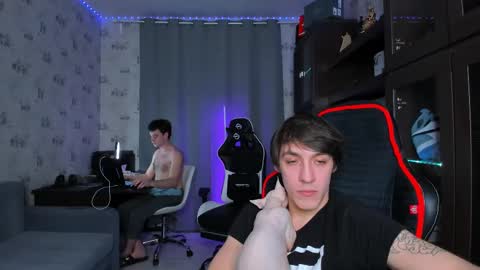 Snapshot of esthetics_boys chatting on February 2025 11:25:02 PM LOUIS online show from February 2025 11:25:02 PM