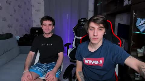 Snapshot of esthetics_boys chatting on February 2025 05:37:01 AM LOUIS online show from February 2025 05:37:01 AM